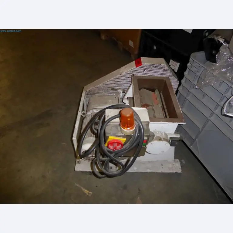 Liquidación de almacén de una empresa de servicios, vehículos, equipos de almacén-2