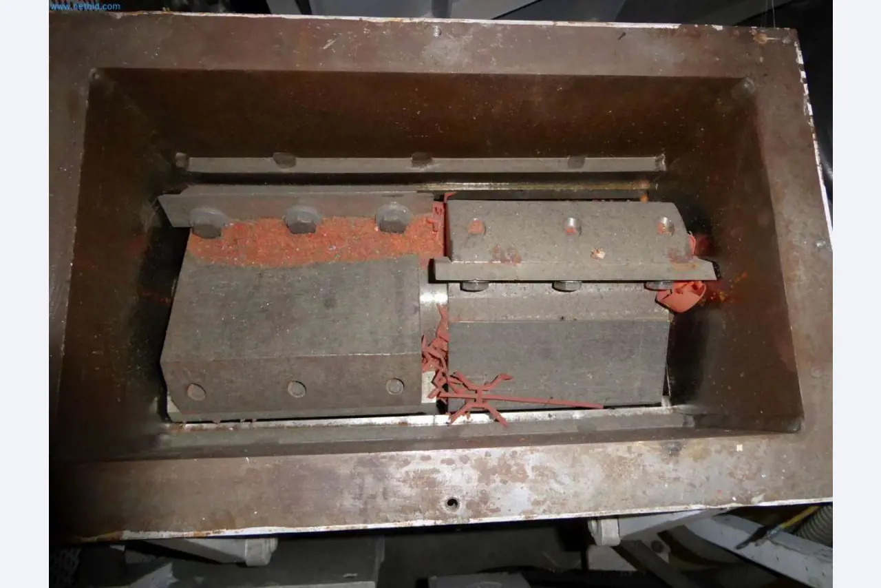 Liquidación de almacén de una empresa de servicios, vehículos, equipos de almacén-3