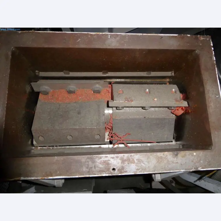 Liquidación de almacén de una empresa de servicios, vehículos, equipos de almacén-3