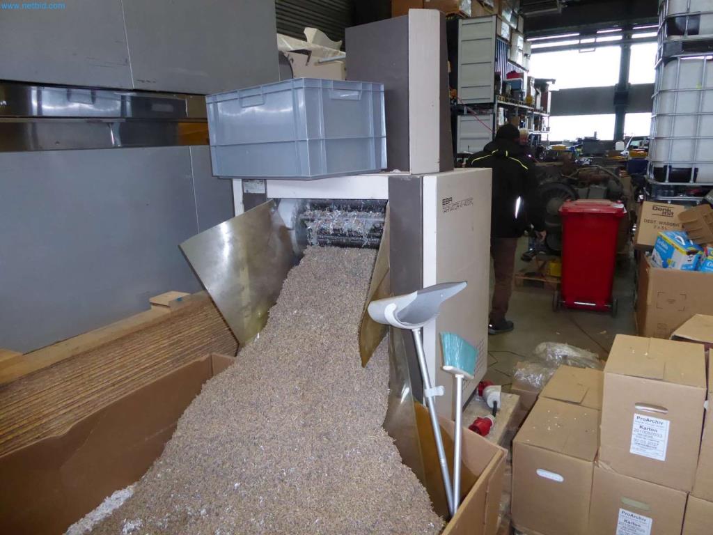 Likwidacja magazynu firmy usługowej, pojazdy, wyposażenie magazynu-2