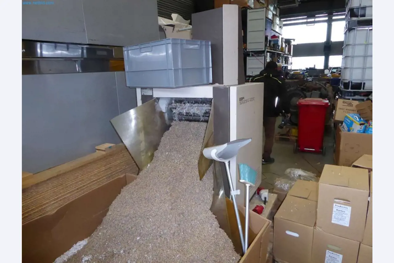 Magazijnliquidatie van een dienstverlenend bedrijf, voertuigen, magazijnuitrusting-2