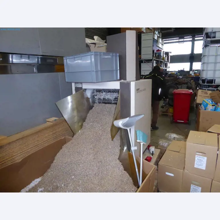 Magazijnliquidatie van een dienstverlenend bedrijf, voertuigen, magazijnuitrusting-2