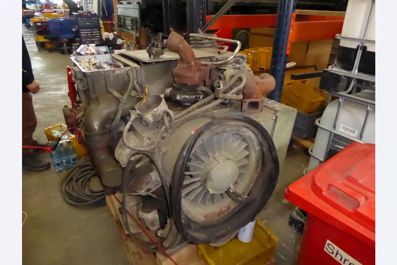 Liquidación de almacén de una empresa de servicios, vehículos, equipos de almacén-1