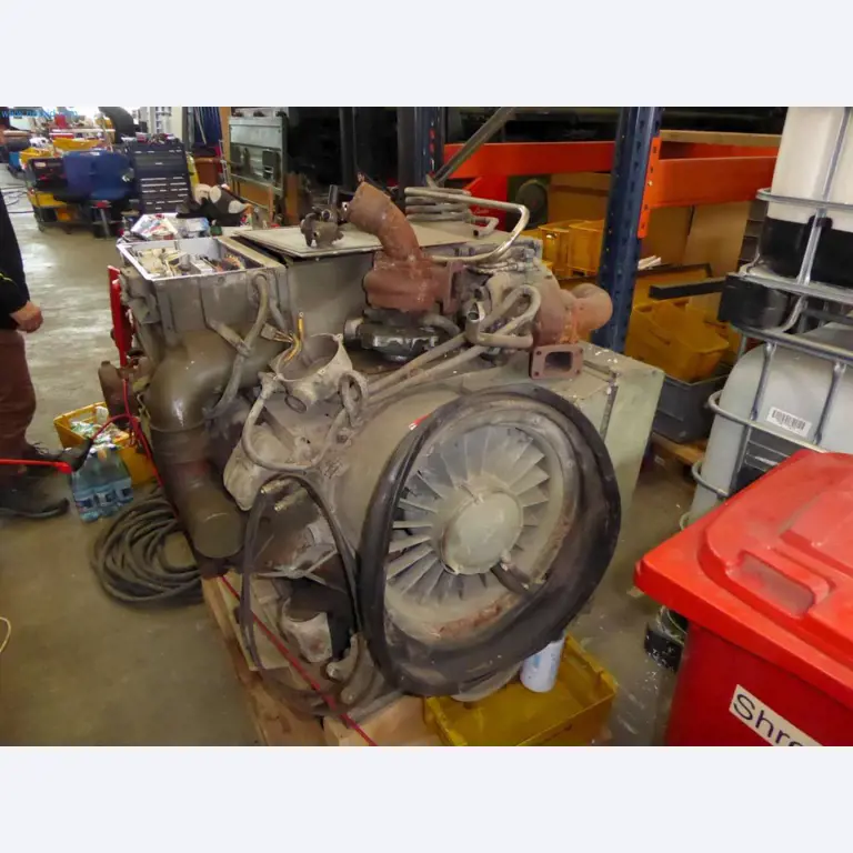 Liquidación de almacén de una empresa de servicios, vehículos, equipos de almacén-1