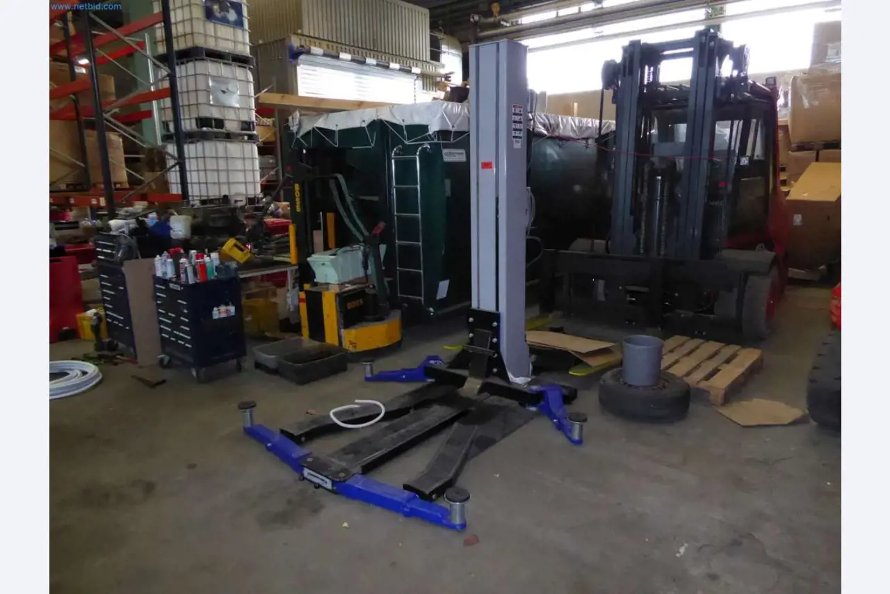 Likwidacja magazynu firmy usługowej, pojazdy, wyposażenie magazynu-3