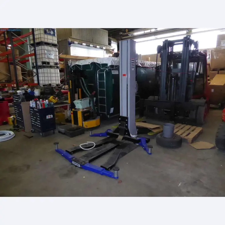 Likwidacja magazynu firmy usługowej, pojazdy, wyposażenie magazynu-3