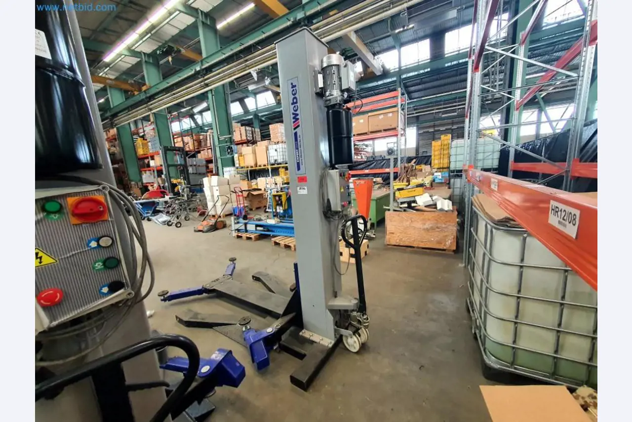 Liquidación de almacén de una empresa de servicios, vehículos, equipos de almacén-10