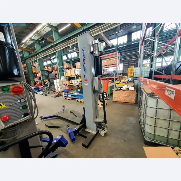 Liquidación de almacén de una empresa de servicios, vehículos, equipos de almacén-10