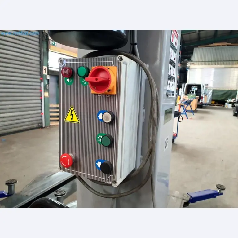 Liquidación de almacén de una empresa de servicios, vehículos, equipos de almacén-6