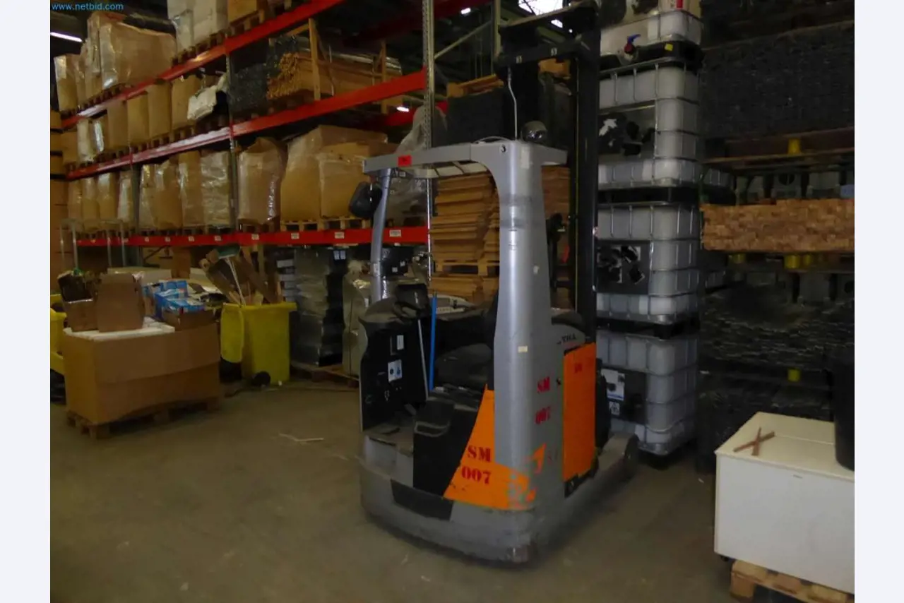 Likwidacja magazynu firmy usługowej, pojazdy, wyposażenie magazynu-1