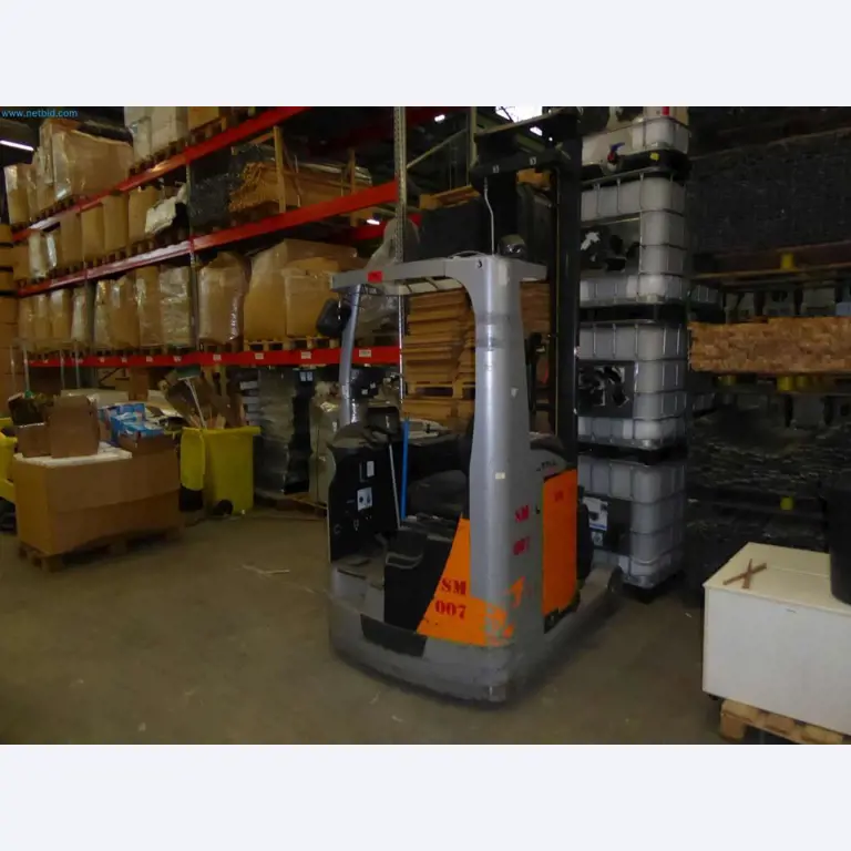 Likwidacja magazynu firmy usługowej, pojazdy, wyposażenie magazynu-1