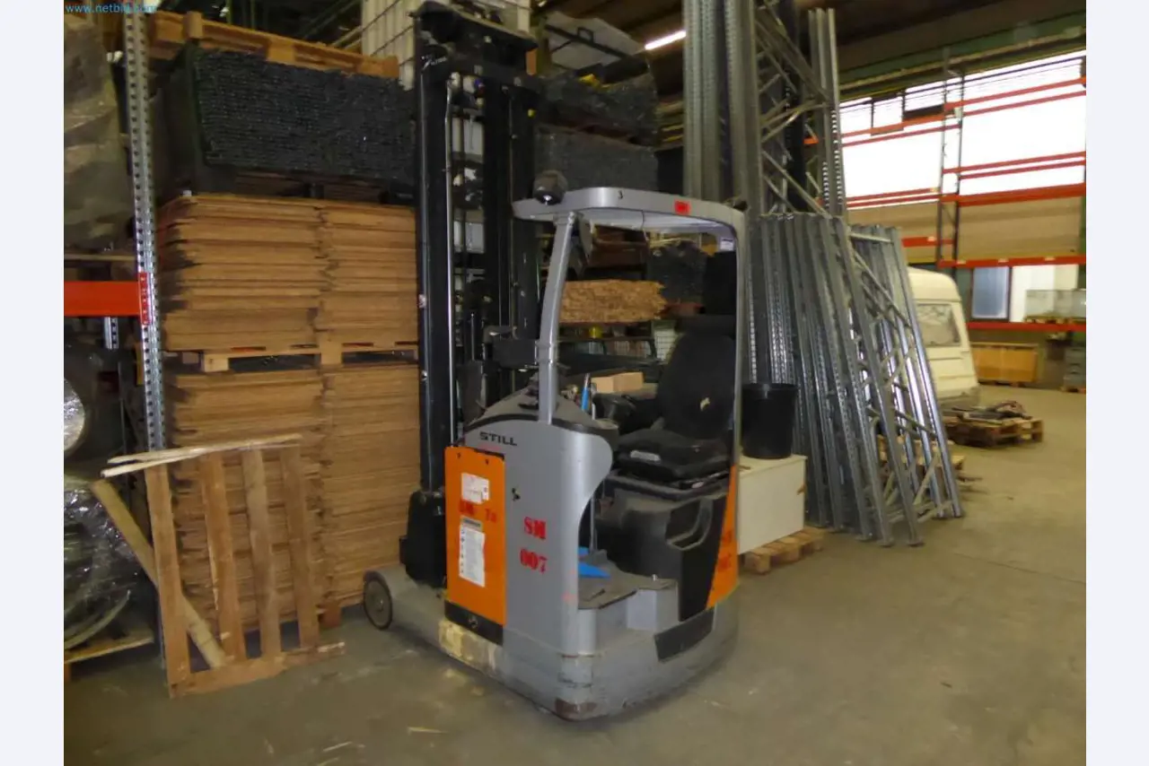 Likwidacja magazynu firmy usługowej, pojazdy, wyposażenie magazynu-2