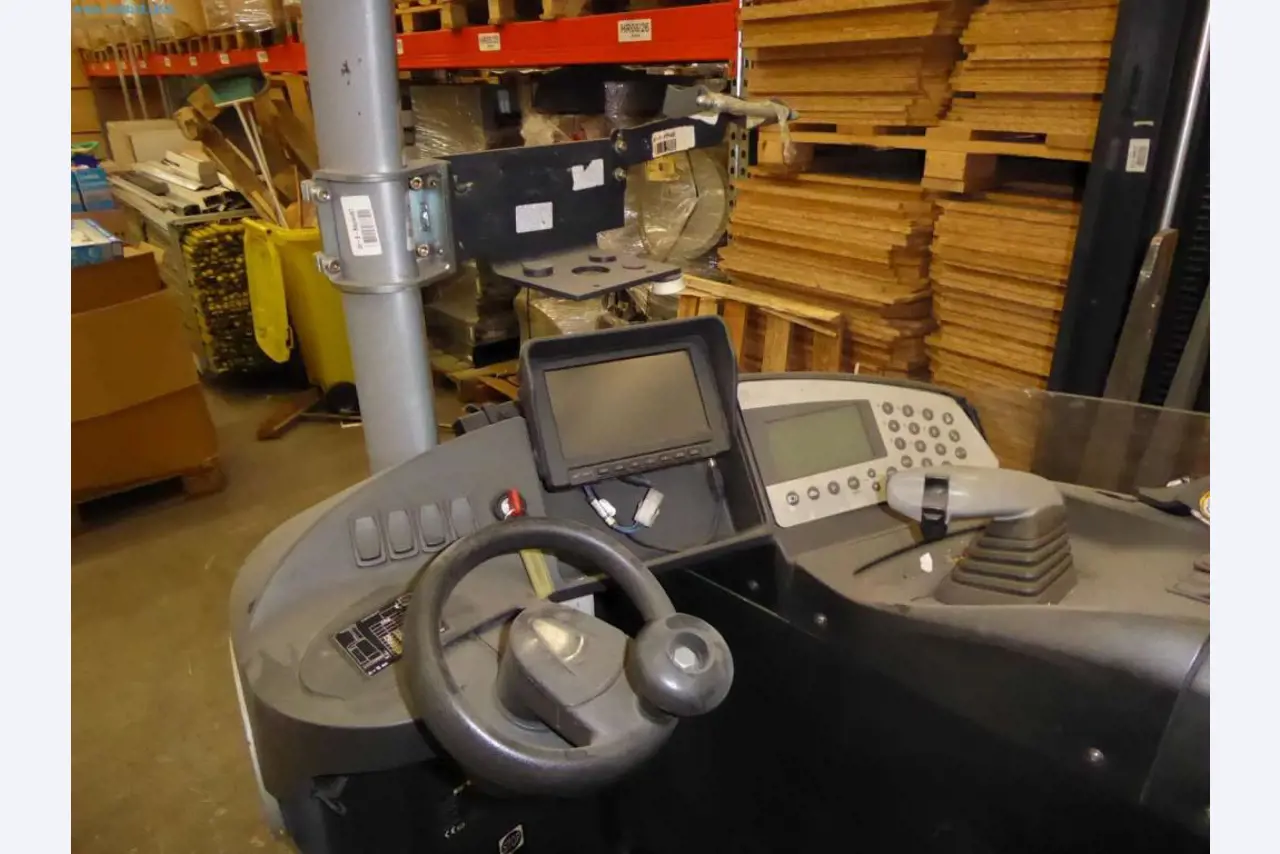 Likwidacja magazynu firmy usługowej, pojazdy, wyposażenie magazynu-5