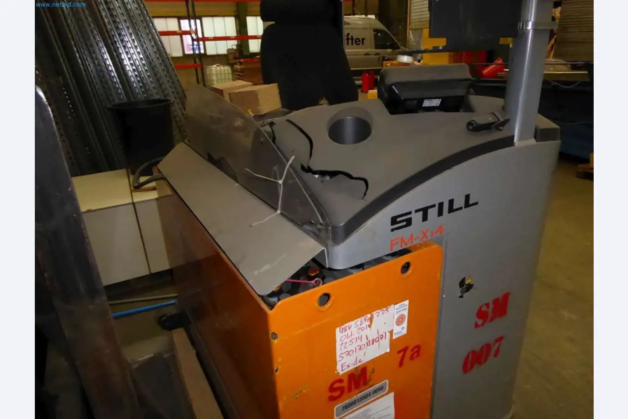 Likwidacja magazynu firmy usługowej, pojazdy, wyposażenie magazynu-6