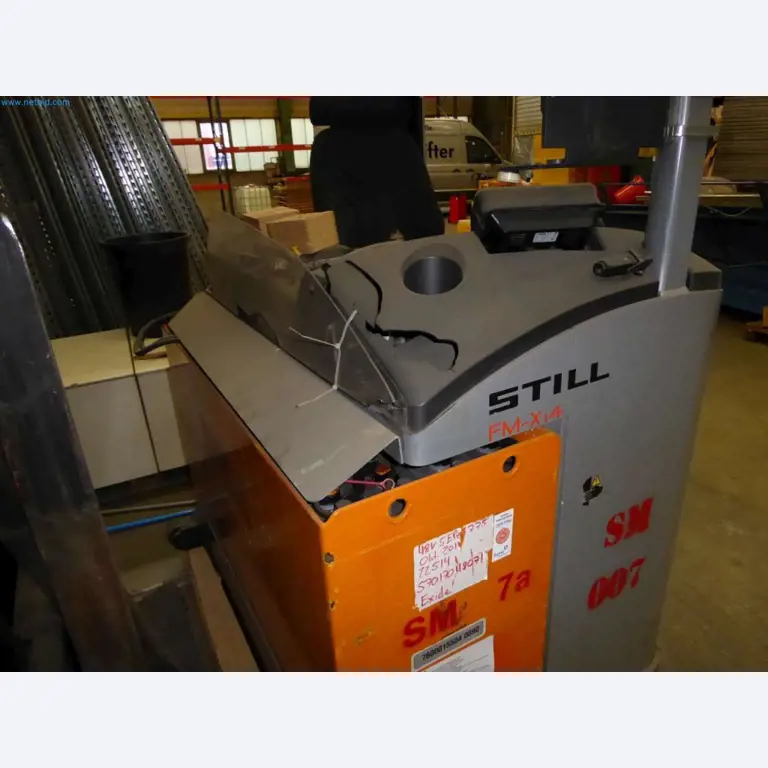 Likwidacja magazynu firmy usługowej, pojazdy, wyposażenie magazynu-6