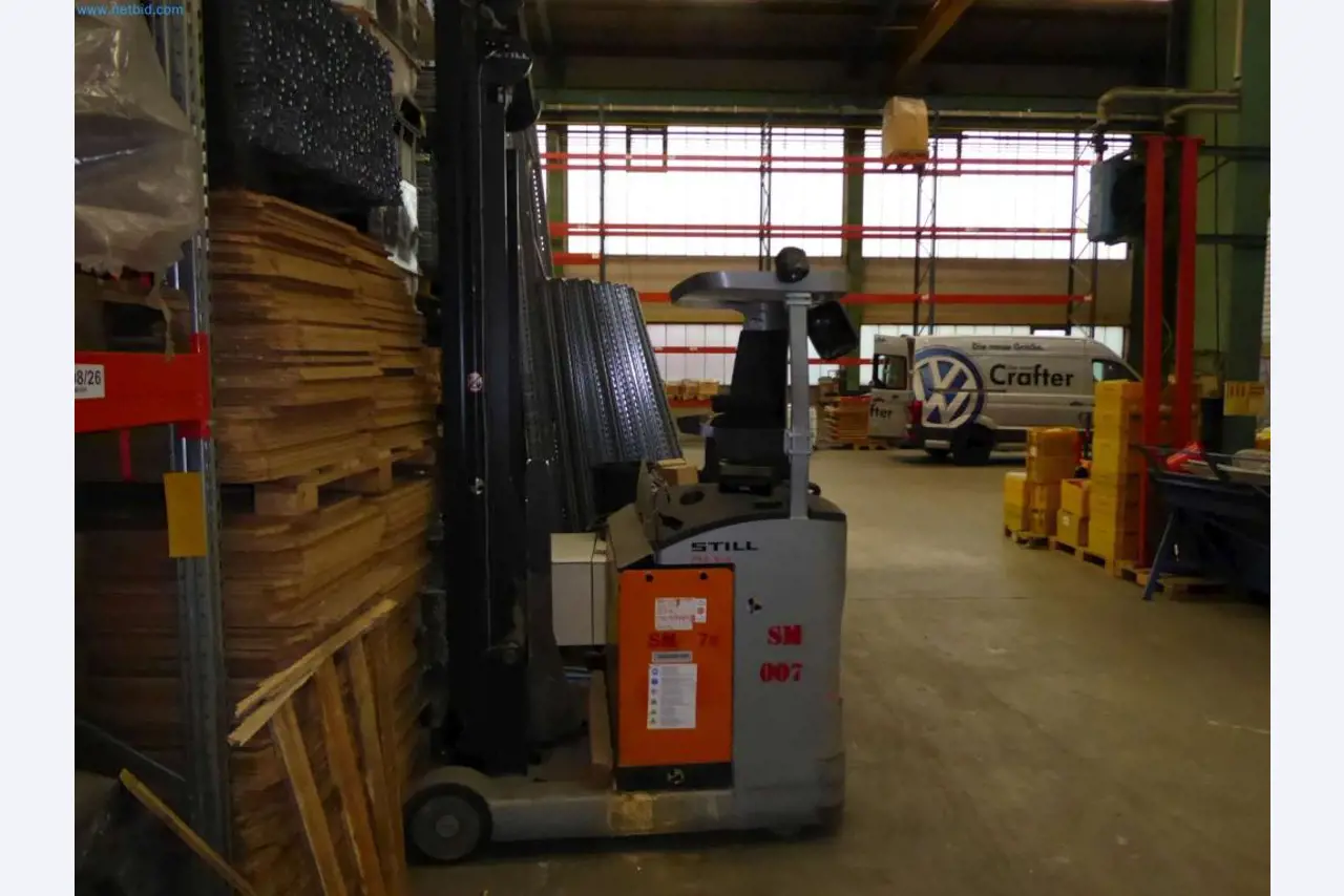 Likwidacja magazynu firmy usługowej, pojazdy, wyposażenie magazynu-7