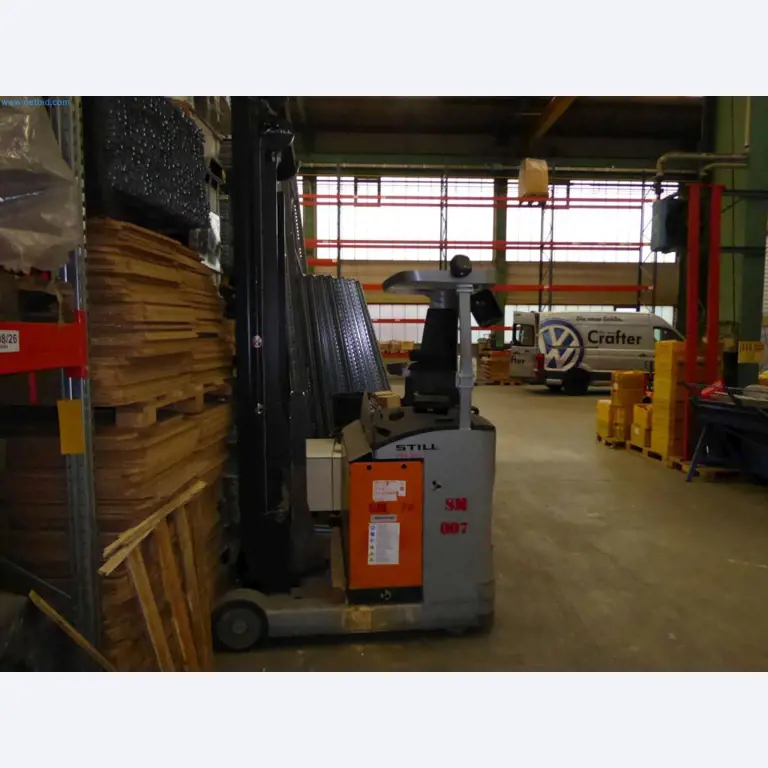 Likwidacja magazynu firmy usługowej, pojazdy, wyposażenie magazynu-7