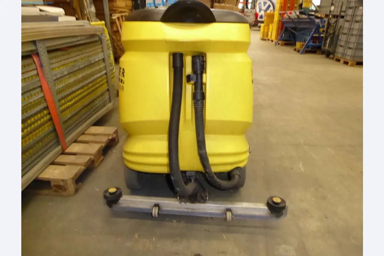 Liquidación de almacén de una empresa de servicios, vehículos, equipos de almacén-10