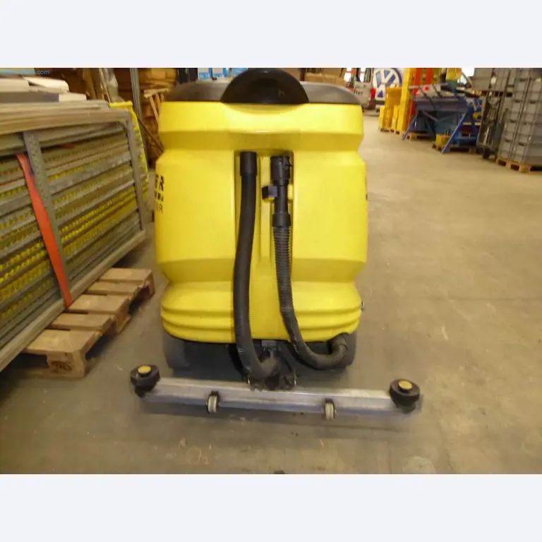 Liquidación de almacén de una empresa de servicios, vehículos, equipos de almacén-10