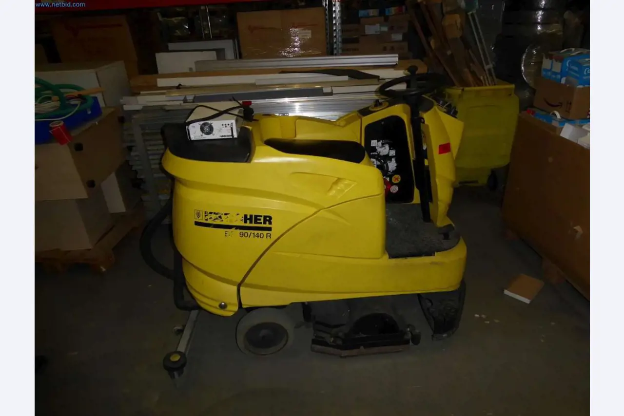 Liquidación de almacén de una empresa de servicios, vehículos, equipos de almacén-3