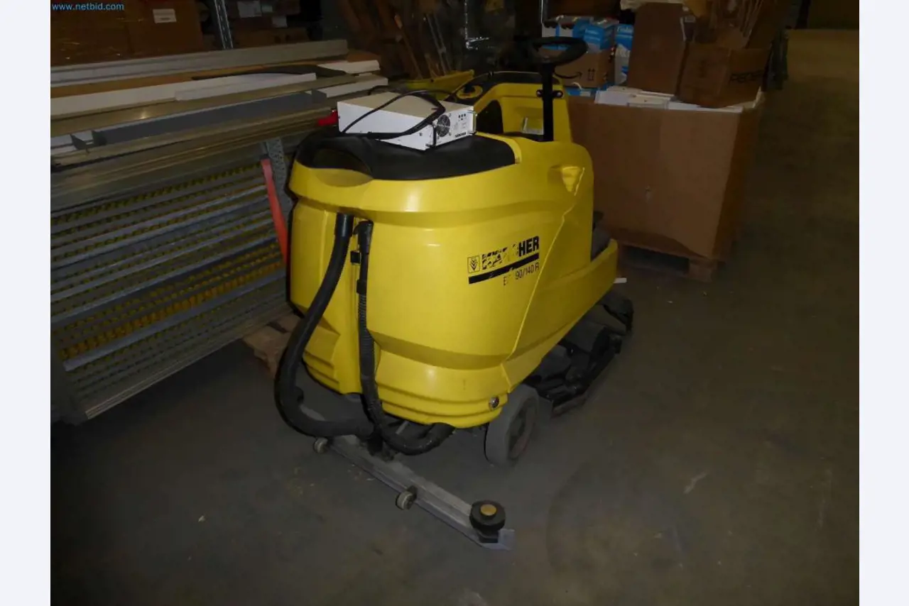 Liquidación de almacén de una empresa de servicios, vehículos, equipos de almacén-4