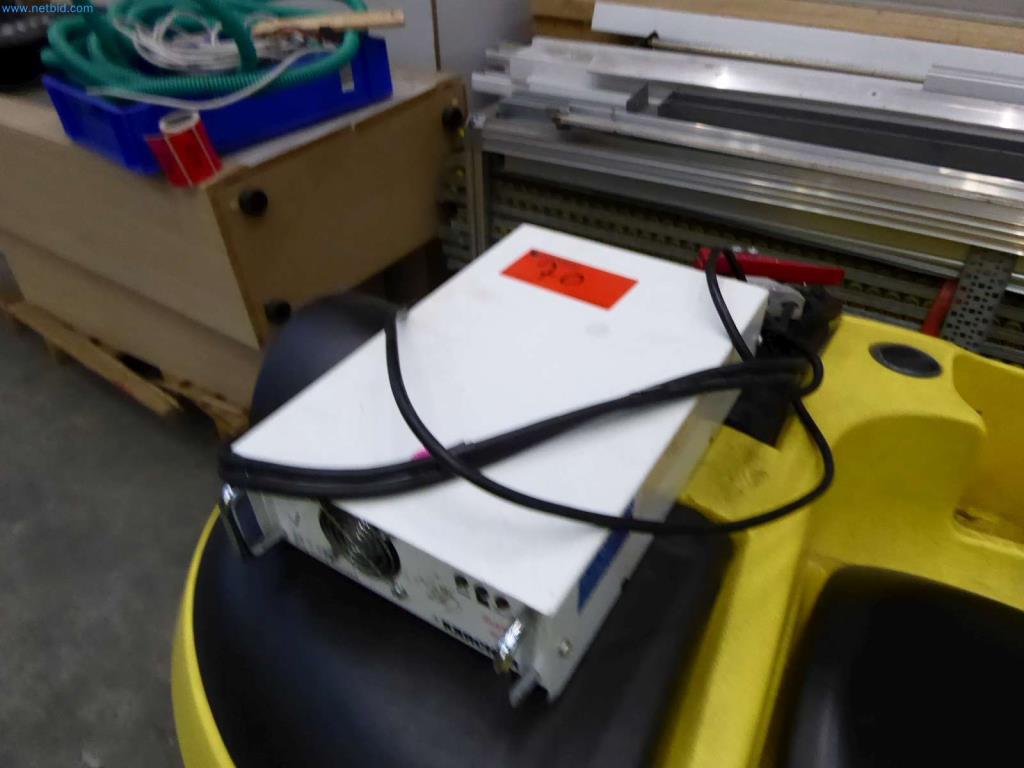 Liquidación de almacén de una empresa de servicios, vehículos, equipos de almacén-6