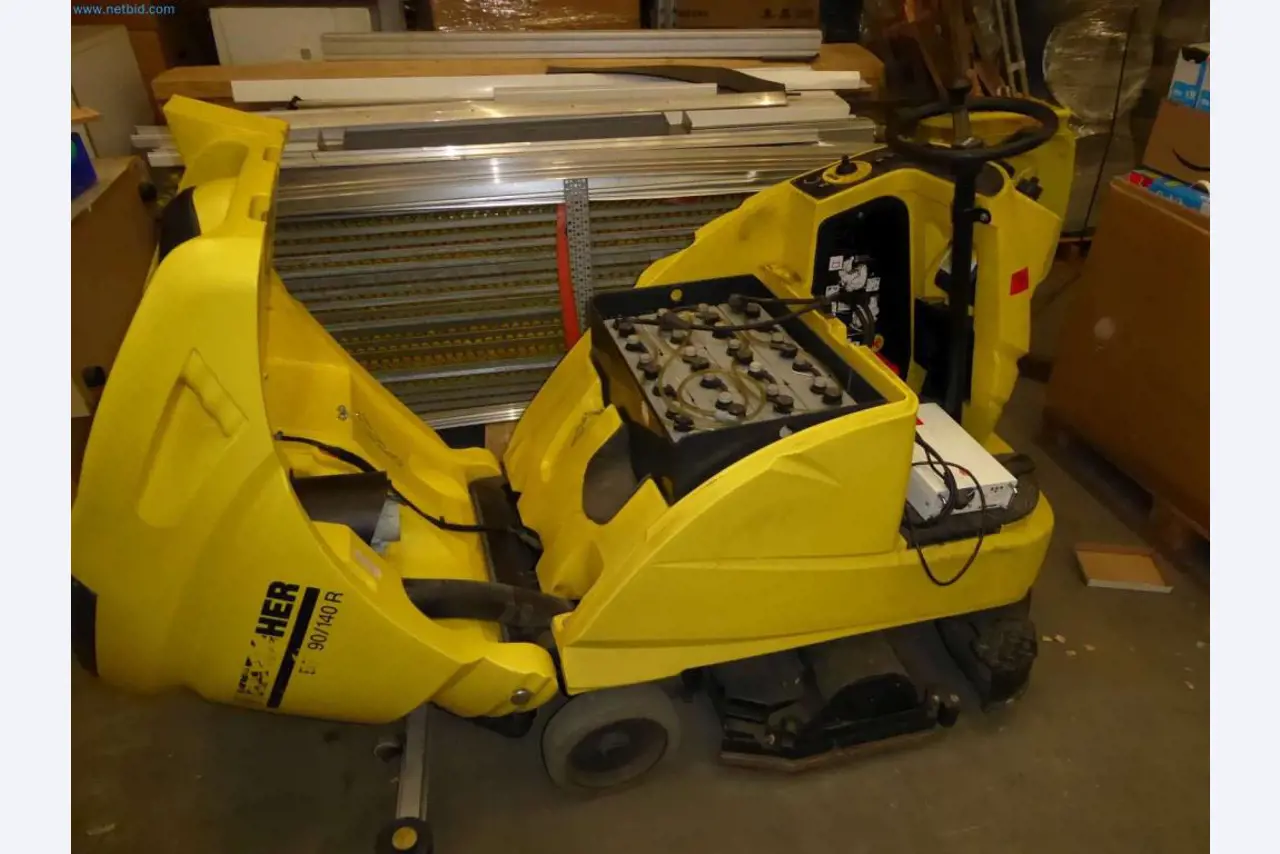 Liquidación de almacén de una empresa de servicios, vehículos, equipos de almacén-7