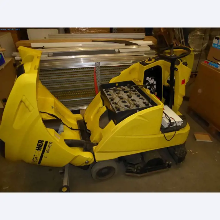 Liquidación de almacén de una empresa de servicios, vehículos, equipos de almacén-7