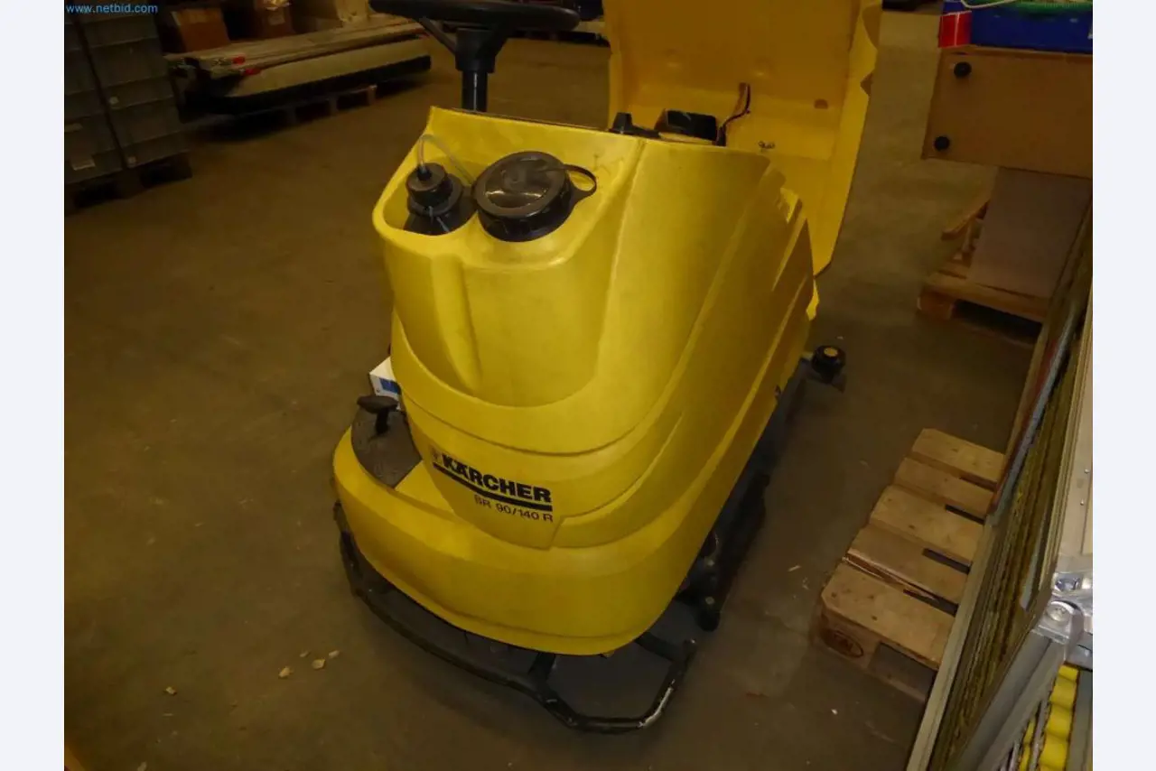 Liquidación de almacén de una empresa de servicios, vehículos, equipos de almacén-8