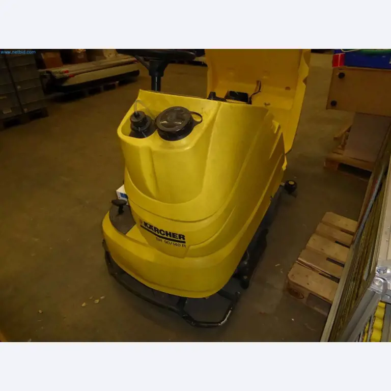 Liquidación de almacén de una empresa de servicios, vehículos, equipos de almacén-8