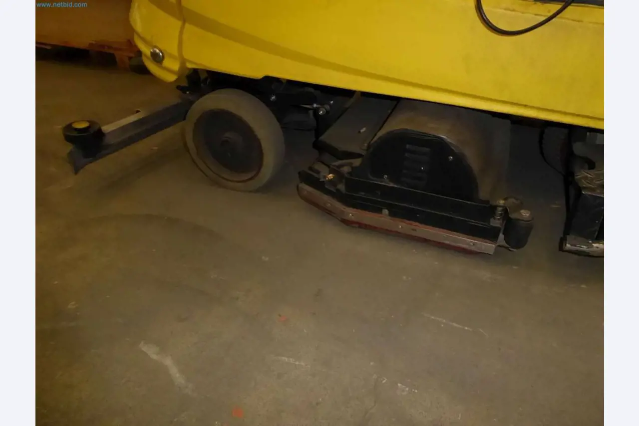 Liquidación de almacén de una empresa de servicios, vehículos, equipos de almacén-9