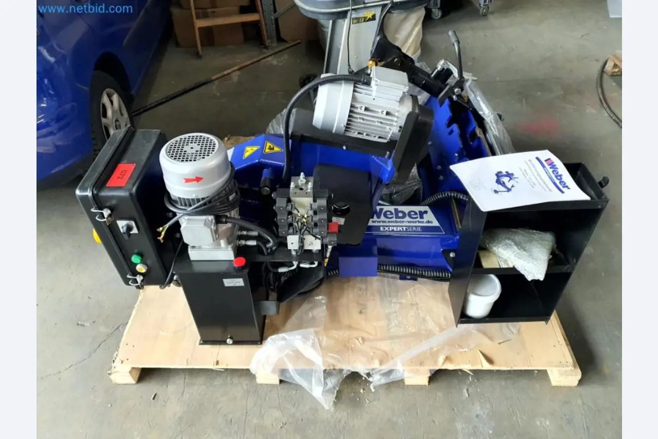 Magazijnliquidatie van een dienstverlenend bedrijf, voertuigen, magazijnuitrusting-10