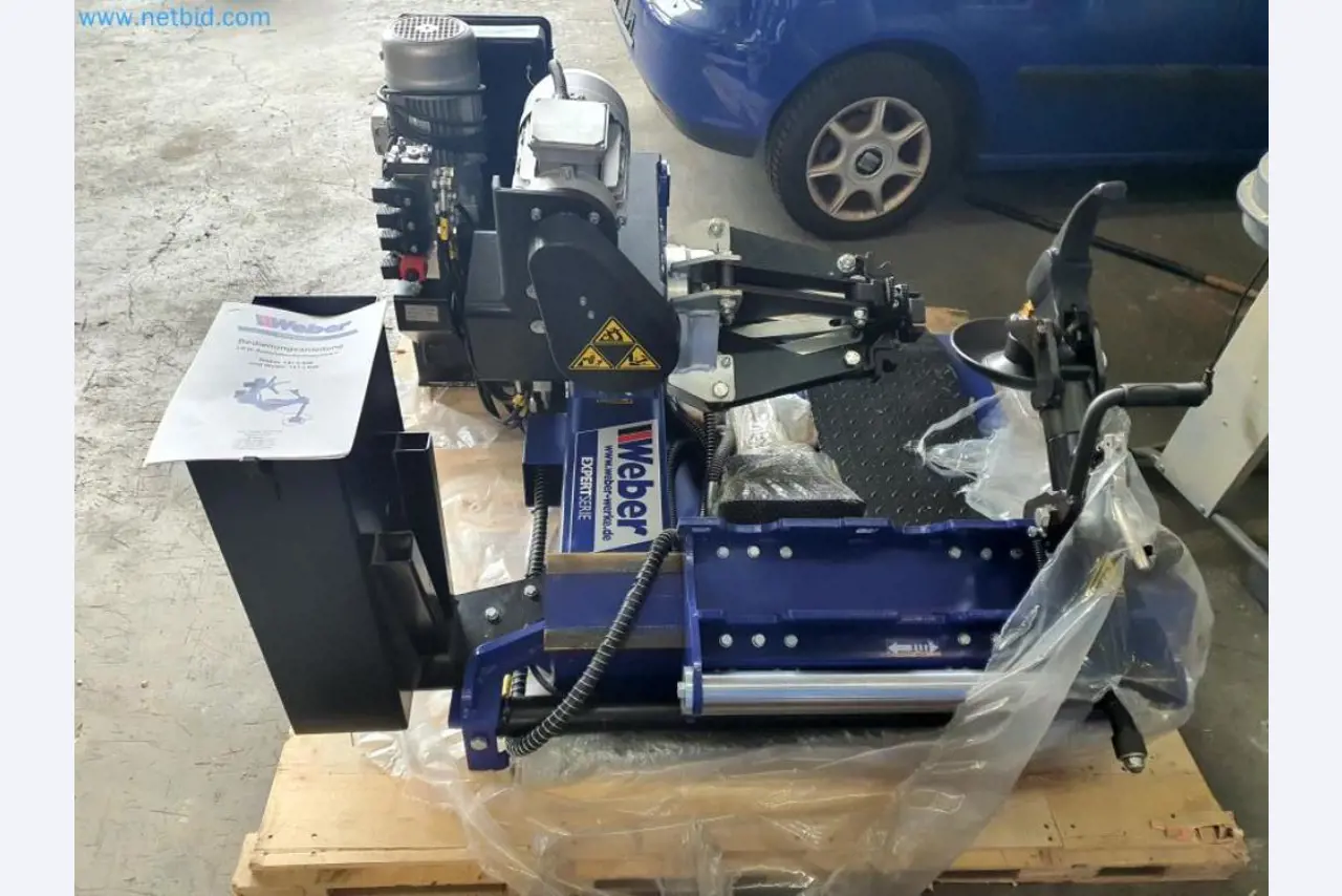 Magazijnliquidatie van een dienstverlenend bedrijf, voertuigen, magazijnuitrusting-12