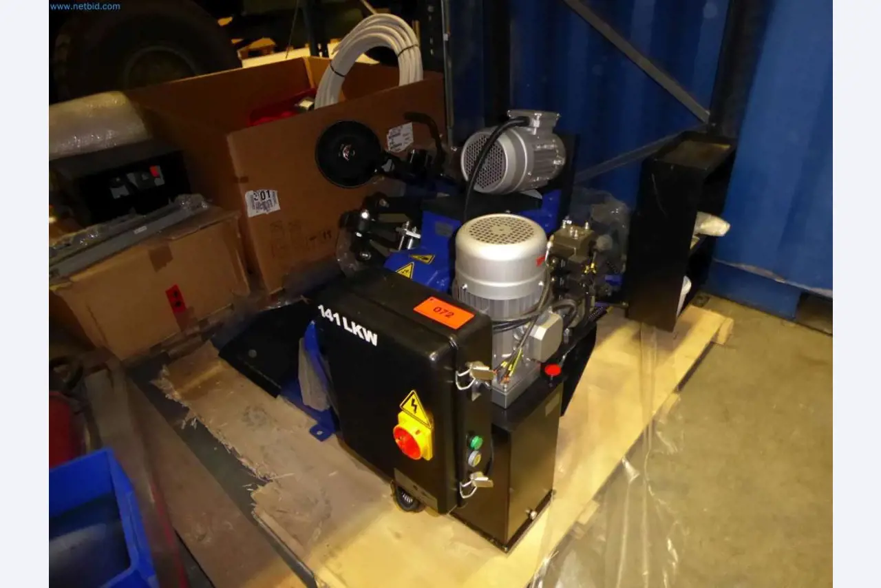 Magazijnliquidatie van een dienstverlenend bedrijf, voertuigen, magazijnuitrusting-2