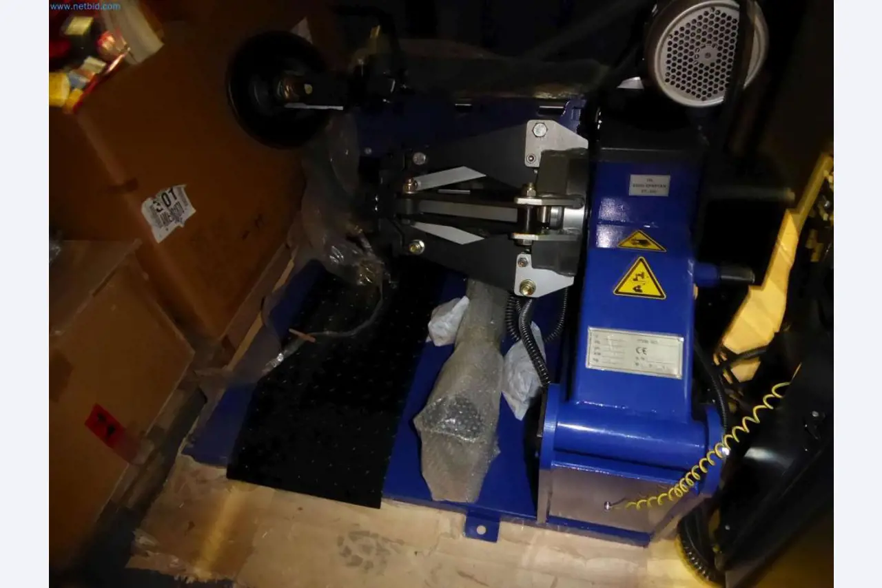 Magazijnliquidatie van een dienstverlenend bedrijf, voertuigen, magazijnuitrusting-5