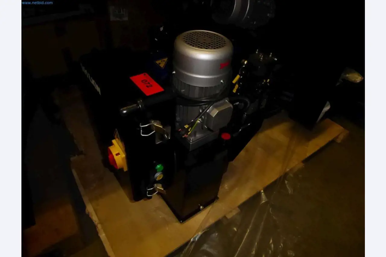 Magazijnliquidatie van een dienstverlenend bedrijf, voertuigen, magazijnuitrusting-6