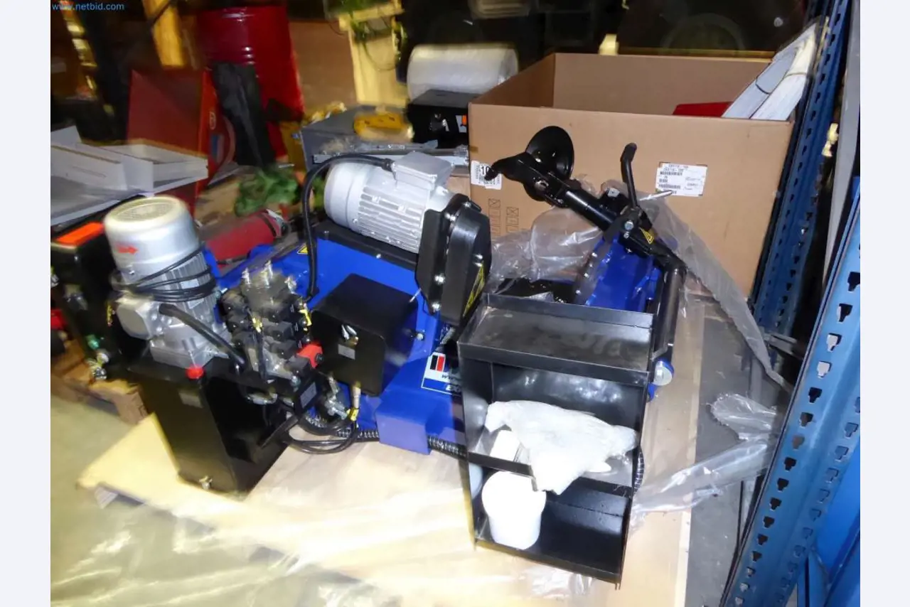 Magazijnliquidatie van een dienstverlenend bedrijf, voertuigen, magazijnuitrusting-7