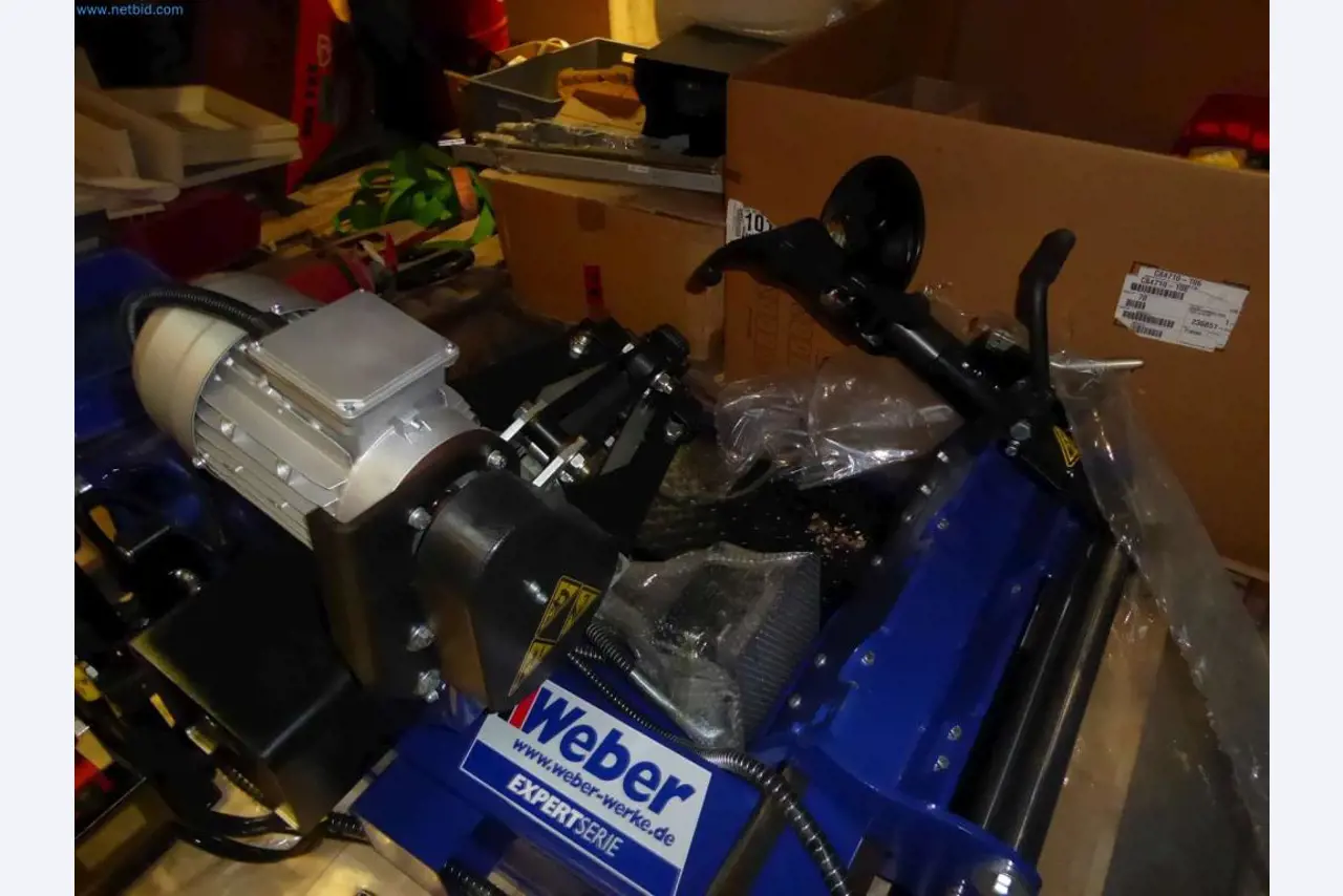 Magazijnliquidatie van een dienstverlenend bedrijf, voertuigen, magazijnuitrusting-8