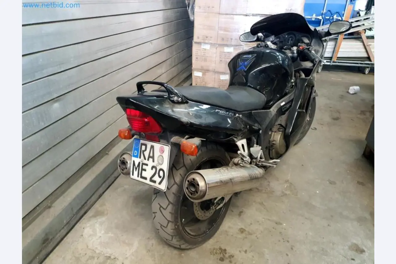 Magazijnliquidatie van een dienstverlenend bedrijf, voertuigen, magazijnuitrusting-12