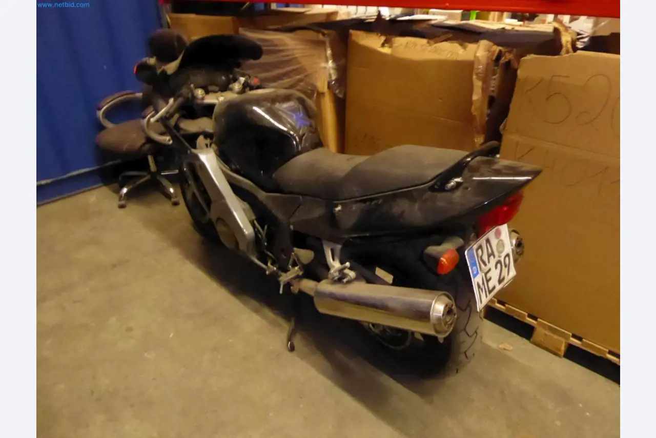 Magazijnliquidatie van een dienstverlenend bedrijf, voertuigen, magazijnuitrusting-5