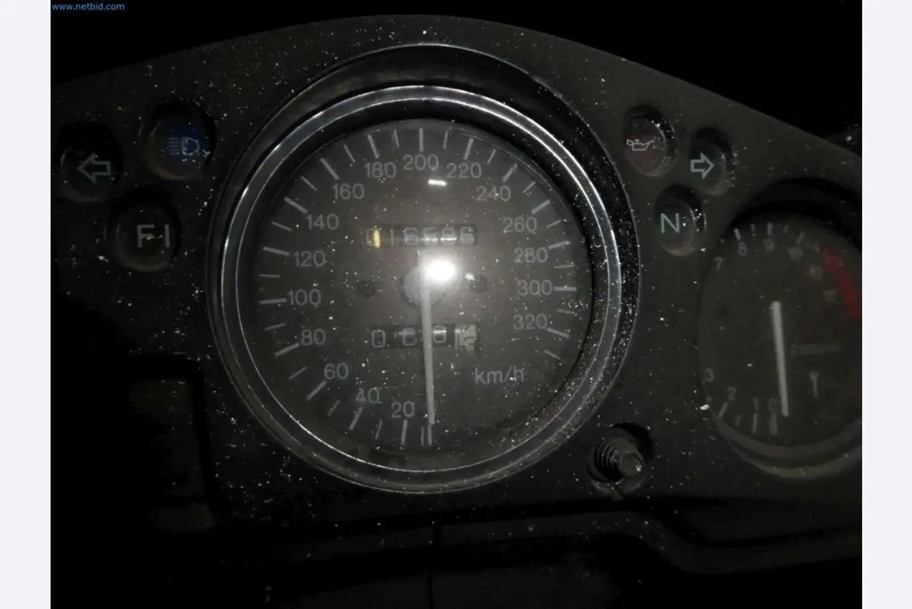 Magazijnliquidatie van een dienstverlenend bedrijf, voertuigen, magazijnuitrusting-8