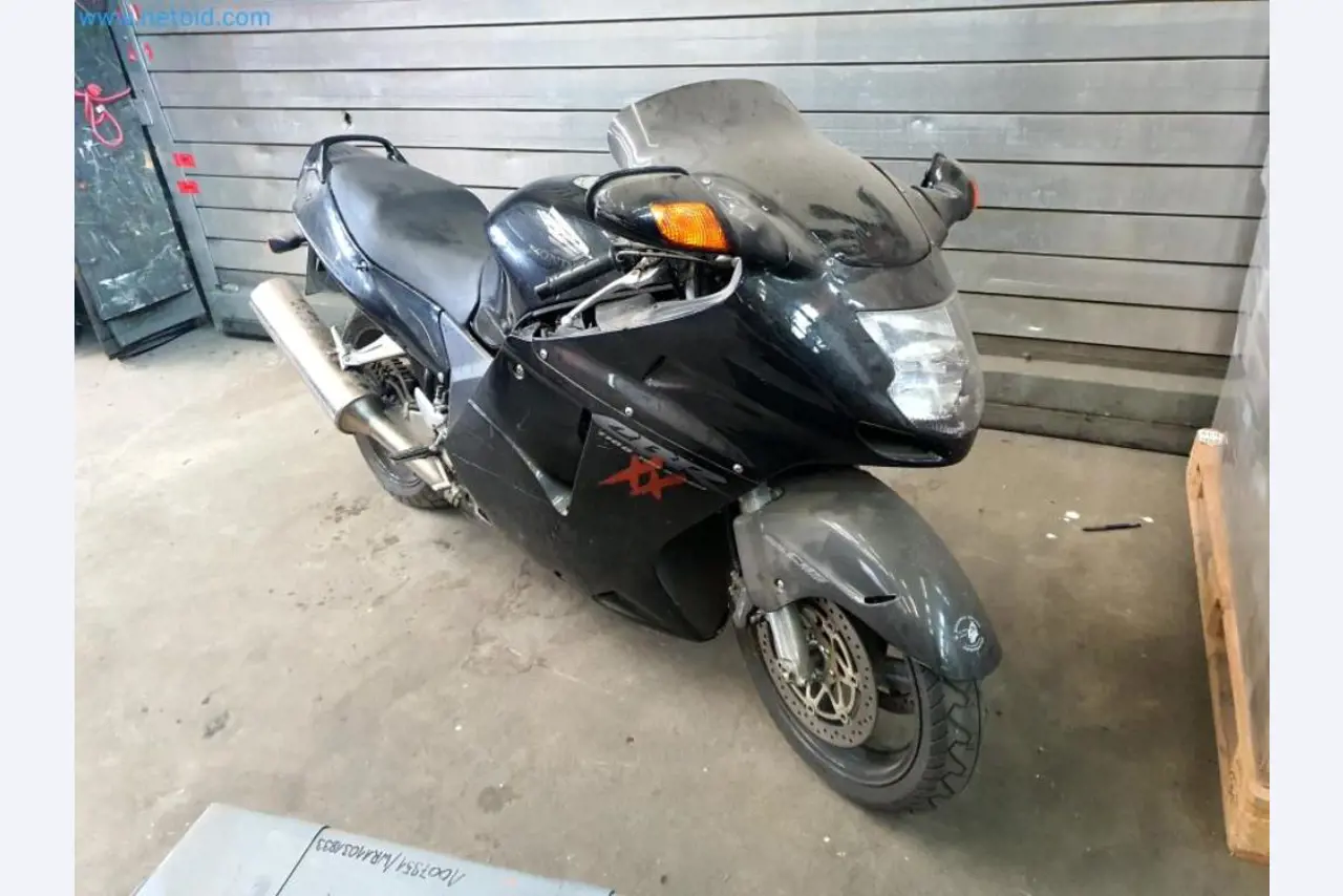 Magazijnliquidatie van een dienstverlenend bedrijf, voertuigen, magazijnuitrusting-1