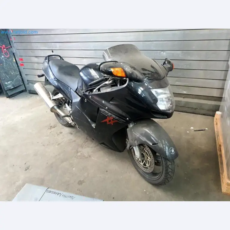 Magazijnliquidatie van een dienstverlenend bedrijf, voertuigen, magazijnuitrusting-1