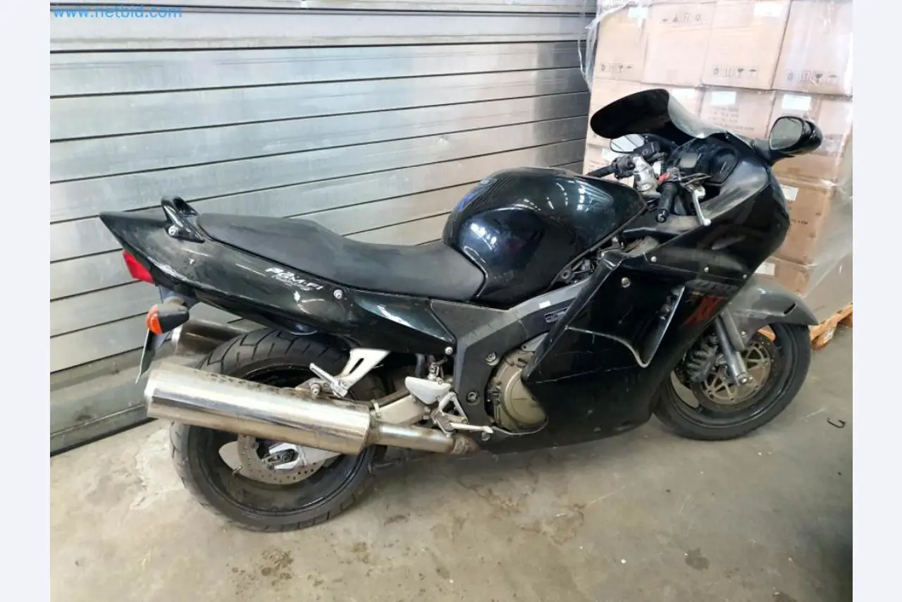 Magazijnliquidatie van een dienstverlenend bedrijf, voertuigen, magazijnuitrusting-9