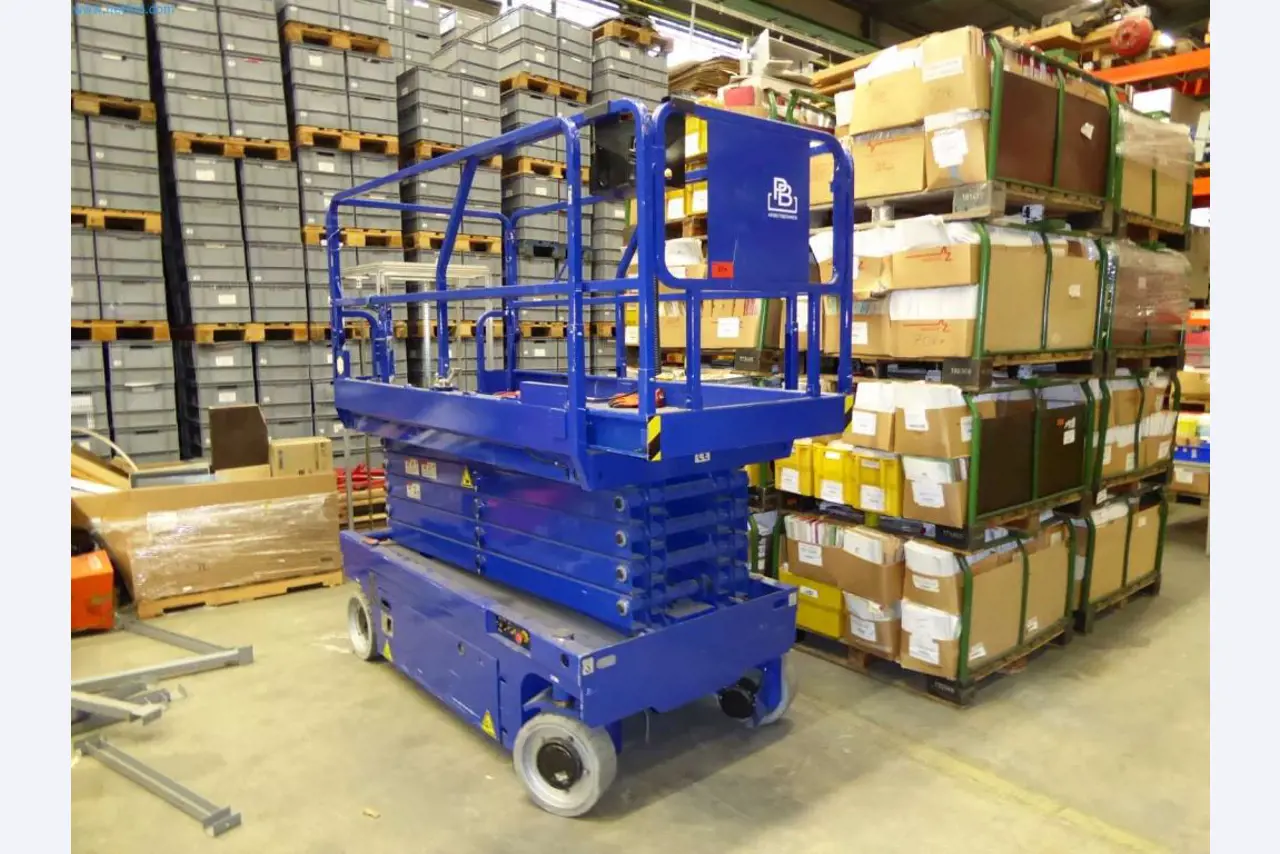 Liquidación de almacén de una empresa de servicios, vehículos, equipos de almacén-1