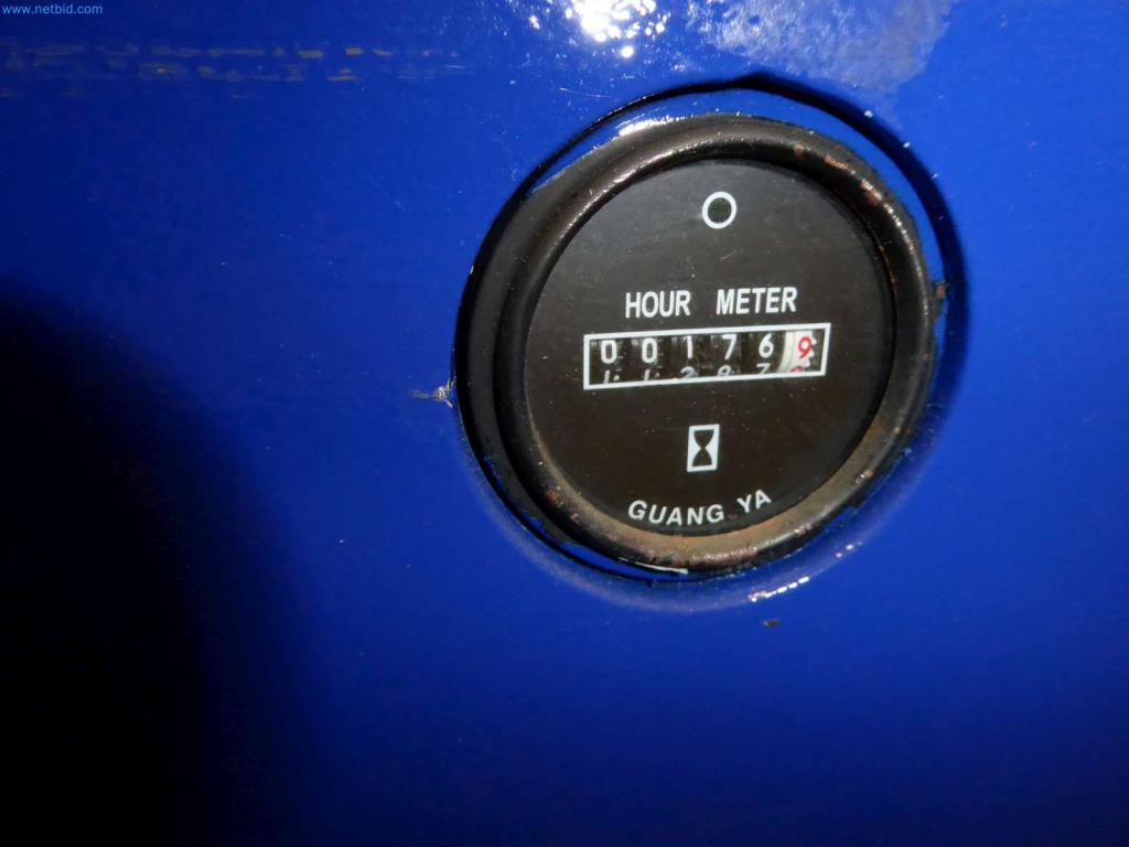 Lagerauflösung eines Dienstleistungsbetriebes, Fahrzeuge, Lagereinrichtung-3