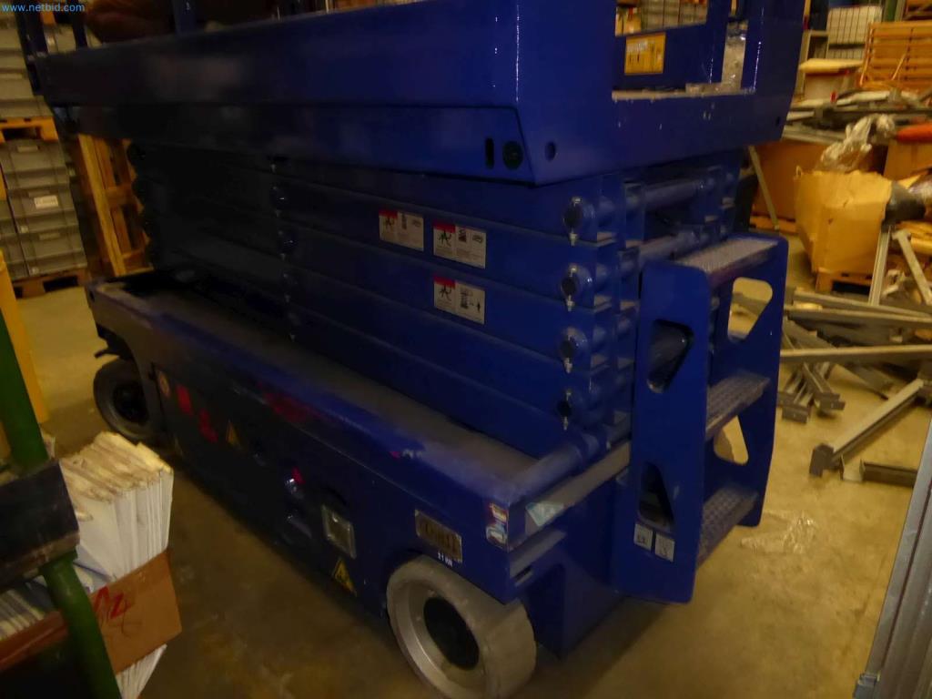 Lagerauflösung eines Dienstleistungsbetriebes, Fahrzeuge, Lagereinrichtung-4