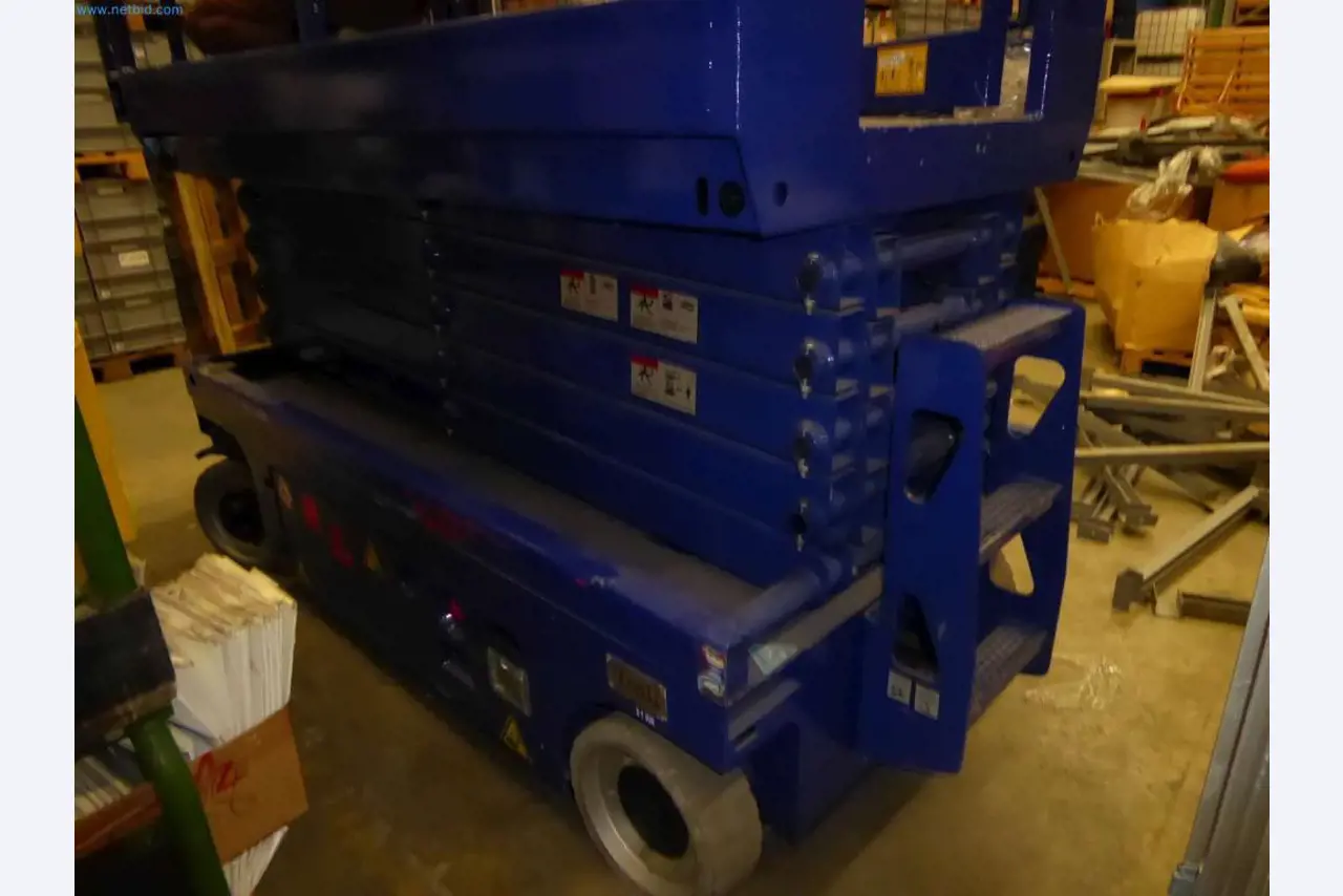 Liquidación de almacén de una empresa de servicios, vehículos, equipos de almacén-4