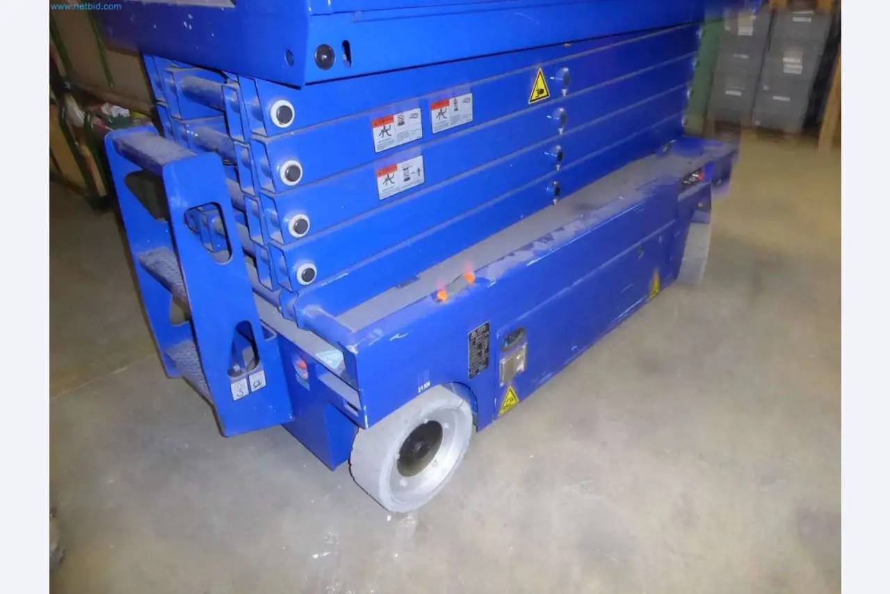 Liquidación de almacén de una empresa de servicios, vehículos, equipos de almacén-5