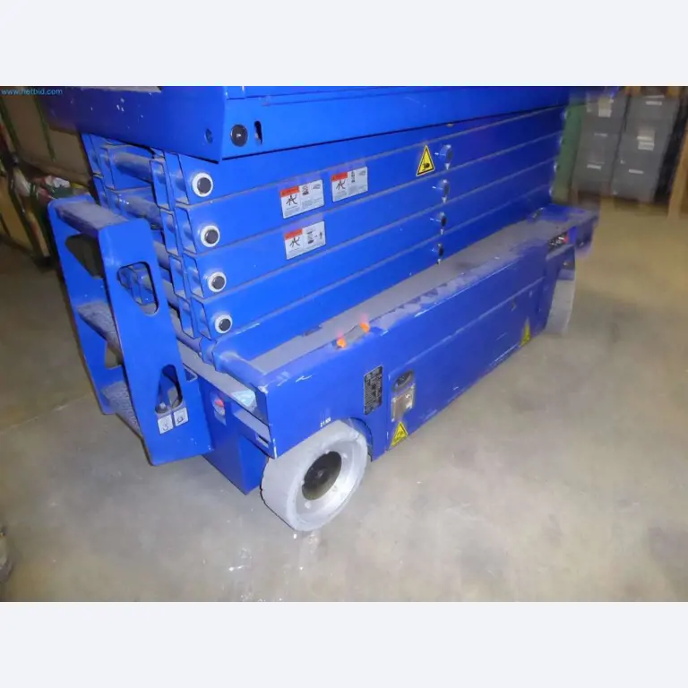 Liquidación de almacén de una empresa de servicios, vehículos, equipos de almacén-5